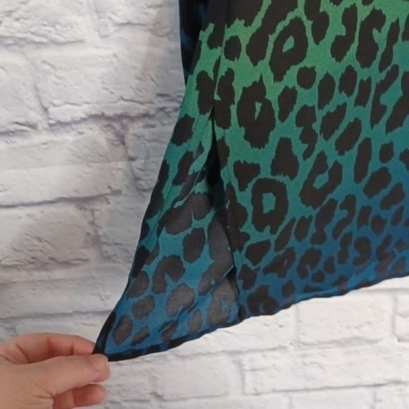 Susan Graver Artisan Green Leopard Print Sequin Tunic Size 4 - Picture 5 of 8
